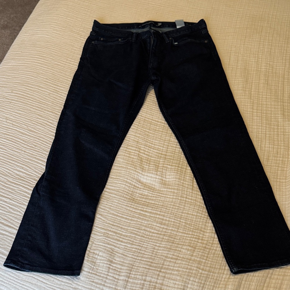 Men’s Banana Republic Slim Fit Dark and Medium Wash Jeans - Picture 5 of 9